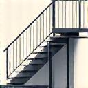 Illustration einer eleganten Metalltreppe in moderner Architektur